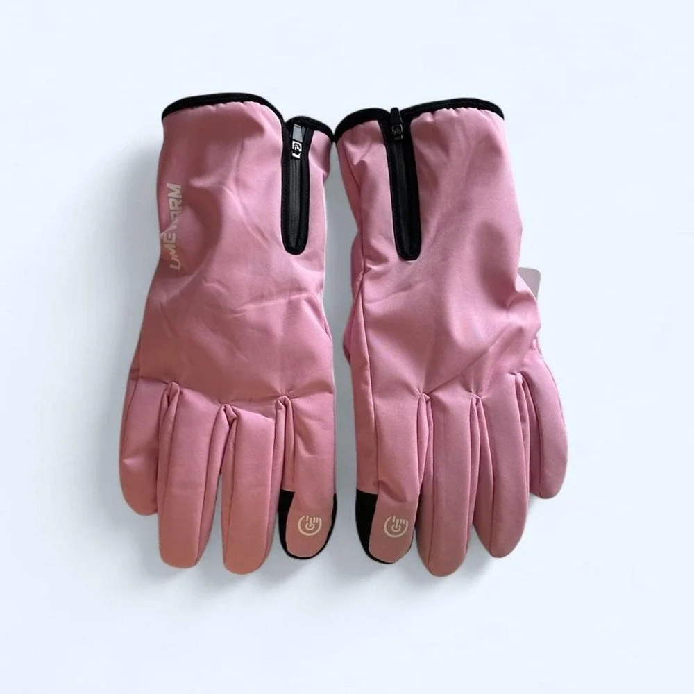 Pink winter ski gloves by 3M